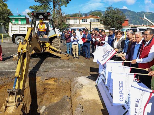 El gobernador Sergio Salomón presidió el inicio de la construcción del techado de la cancha del Centro Escolar “Presidente Manuel Ávila Camacho”