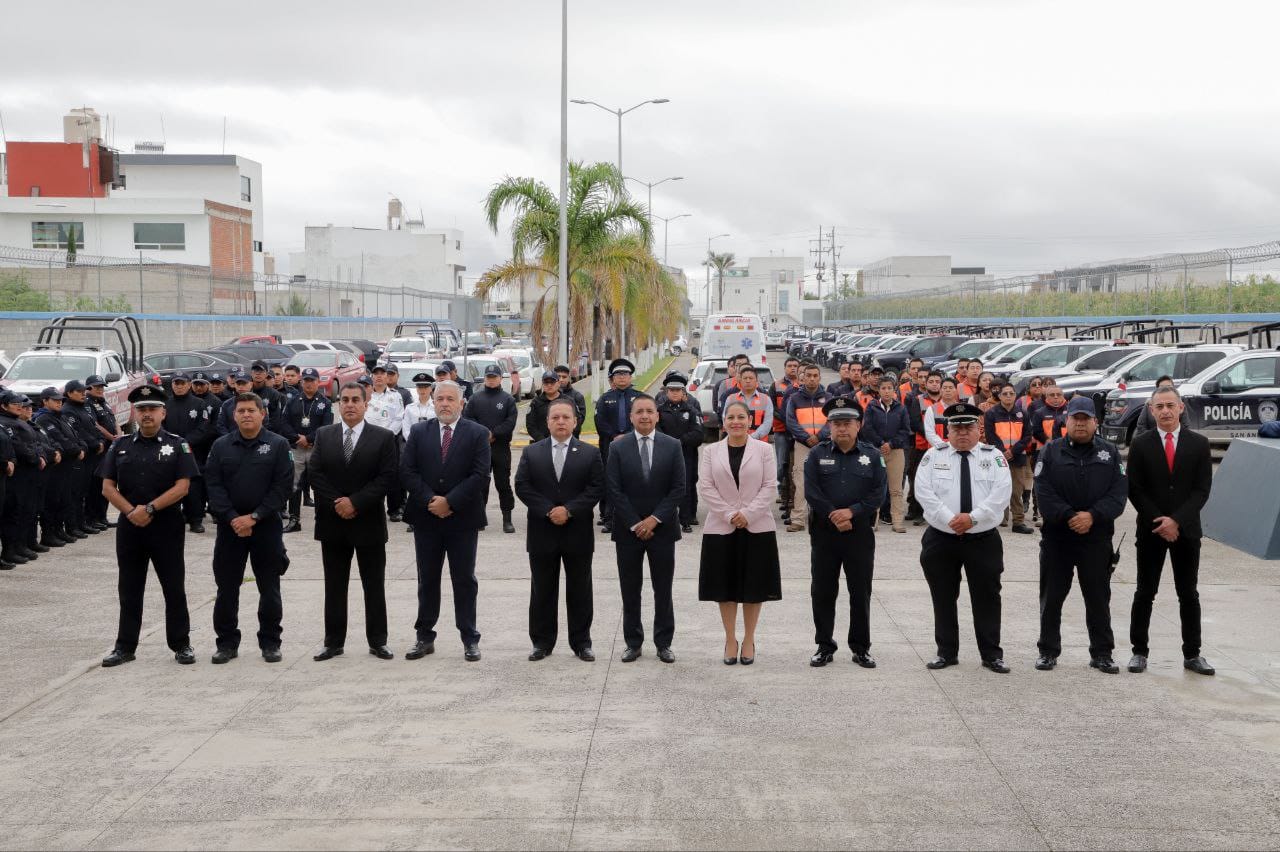 Incrementa Mundo Tlatehui salario de policías, además asciende a 37 elementos de San Andrés Cholula