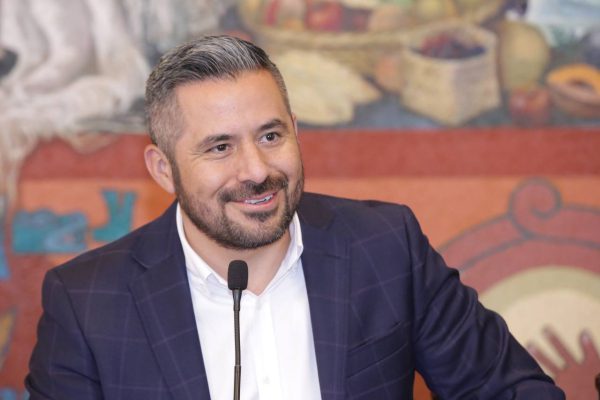 Presenta Ayuntamiento de Puebla la Biblioteca Digital Angelopolitana y publica libro hacia los 500 años de la fundación