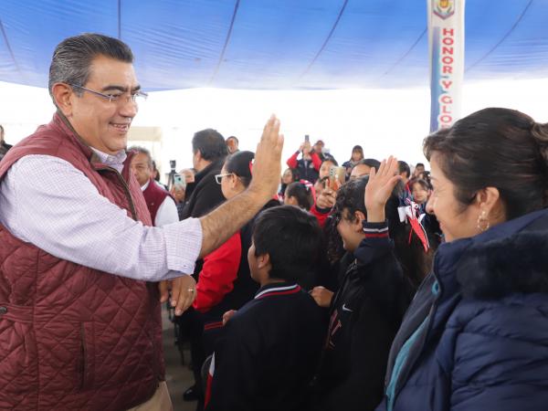 Continúa gobierno de Sergio Salomón invirtiendo recursos en todo el estado; entrega obras en tres municipios