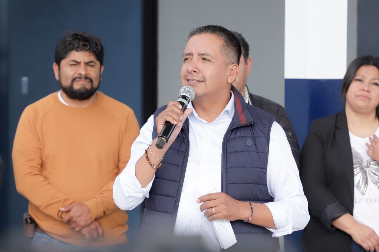 Entrega Mundo Tlatehui obras de seguridad y salud en la delegación Atlixcáyotl
