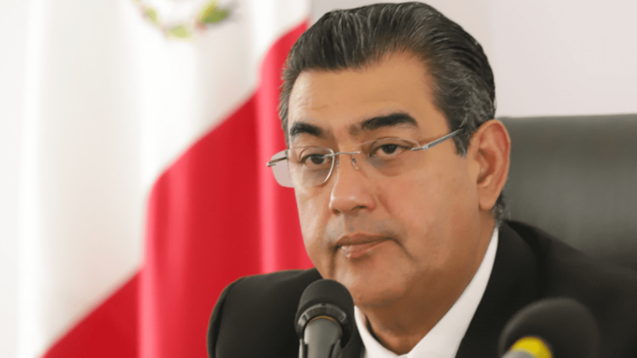 Presenta Claudia Sheinbaum a Sergio Salomón Céspedes Peregrina como el próximo titular del INM