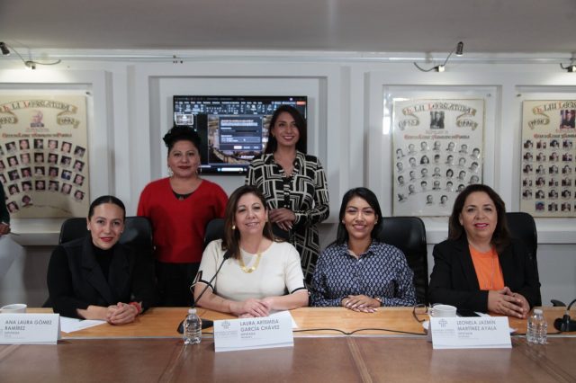 Define Comisión del Congreso procedimiento para entrega de la medalla al mérito docente