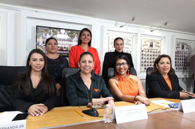 Comisión de Educación aprueba a las y los merecedores de Medalla al Mérito Docente «Juan C. Bonilla»