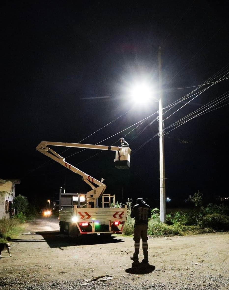 San Andrés Cholula moderniza alumbrado público en San Rafael Comac