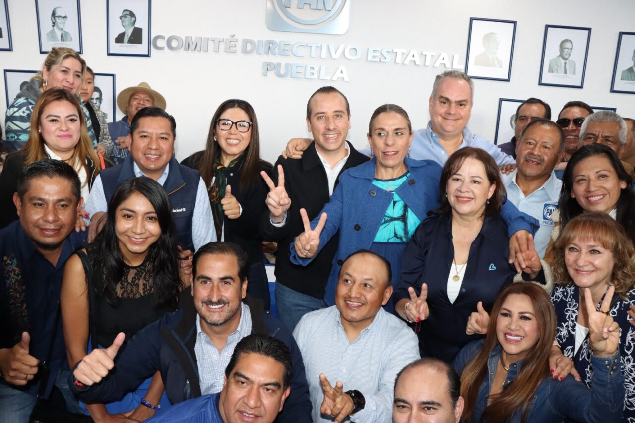 Se inscriben Riestra y Genoveva por la dirigencia estatal del PAN