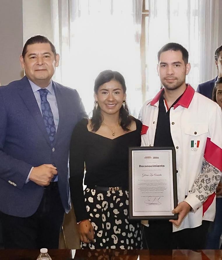 Puebla, tierra de campeones: Armenta reconoce a Gibrán Zea, esgrimista olímpico