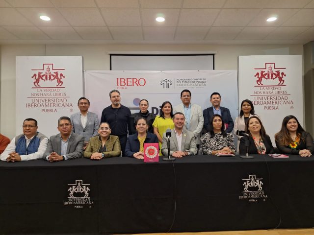Participan diputadas y diputados en «Diálogos Académicos por Puebla», en la UIA