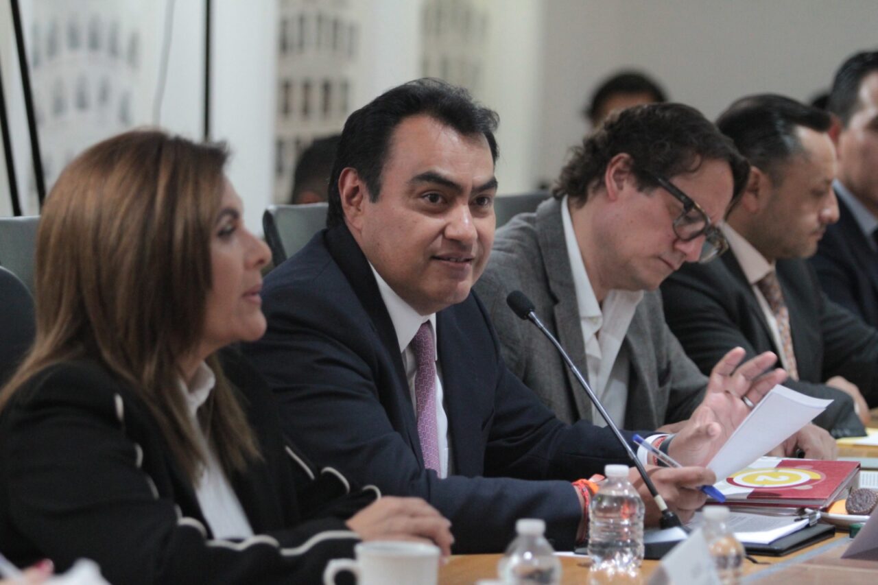 Secretario de Administración comparece ante Comisión del Congreso 