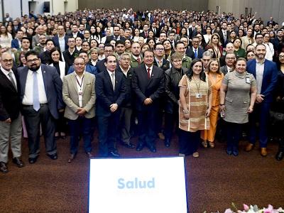 Concluyen 197 médicos y médicas su formación en especialidades