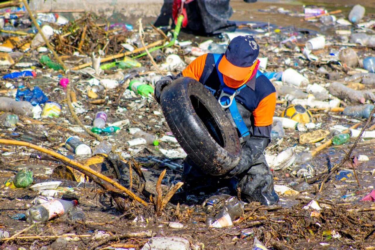 Gobierno de la Ciudad refuerza acciones de limpieza en los vasos reguladores “Puente Negro” y “El Santuario”