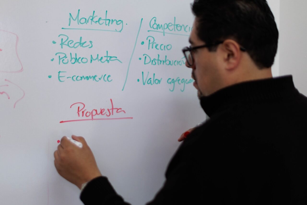 Capacita Gobierno de la Ciudad a emprendedores para proyectar productos y marcas