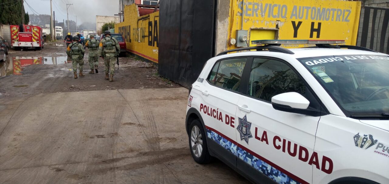 En colaboración con los tres órdenes de gobierno, la SSC combate incendio en una recicladora en la junta auxiliar de San Miguel Canoa