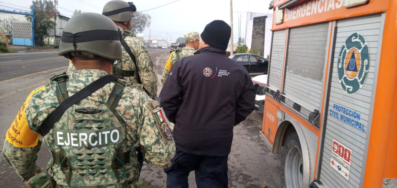 En colaboración con los tres órdenes de gobierno, la SSC combate incendio en una recicladora en la junta auxiliar de San Miguel Canoa