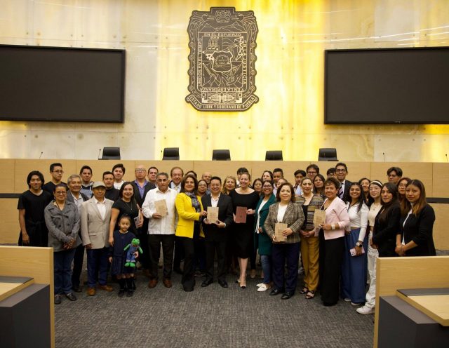 Presentan en Congreso del Estado, libro «Crónica de la Constitución, recinto y Congreso constituyente, a 200 años de su formación