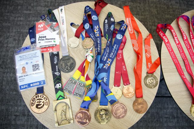 Reconocen en Congreso a poblano que obtuvo medallas en el Grand Prix de Paratletismo en Dubái