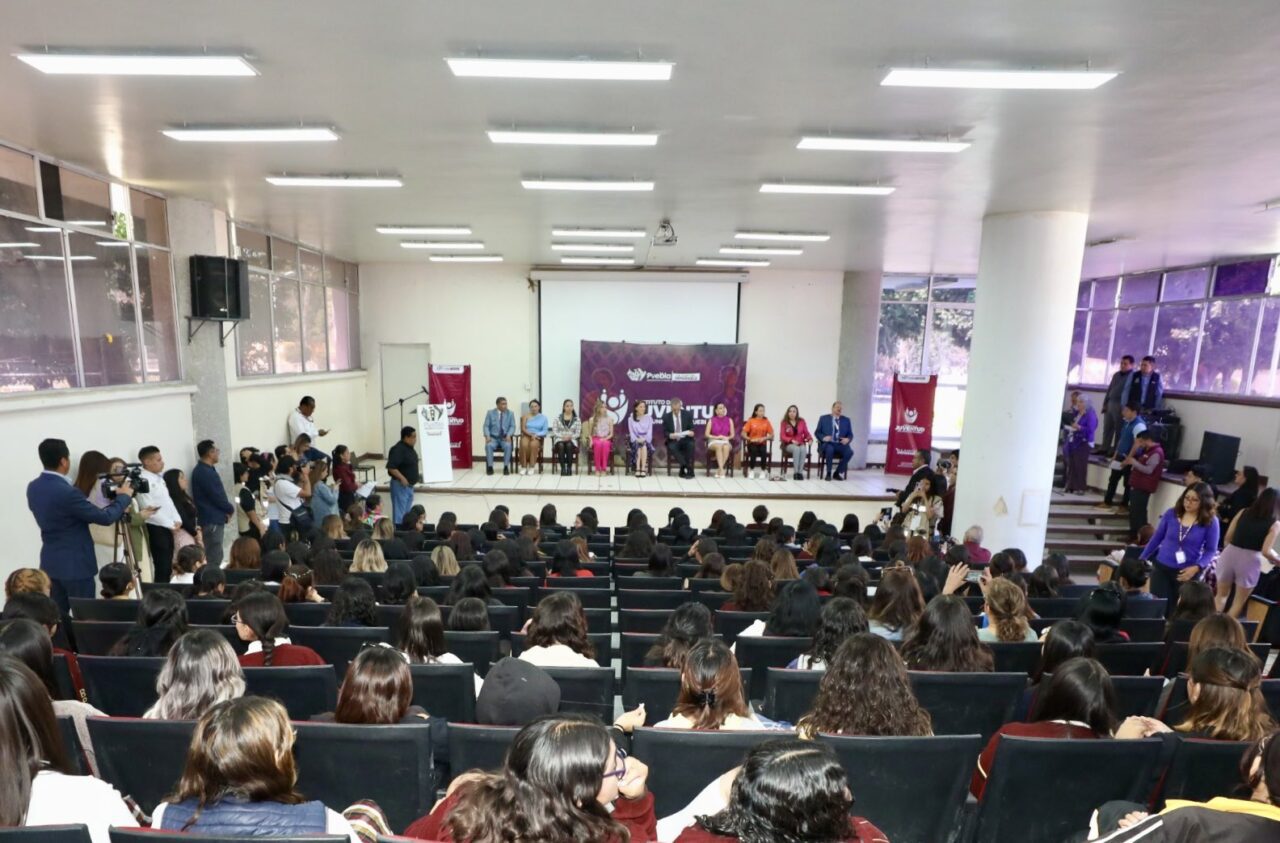 Realiza Gobierno de la Ciudad ciclo de conferencias con estudiantes poblanas