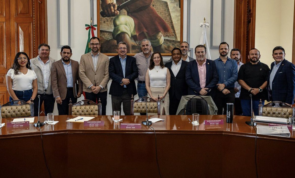 Dialoga secretario de Economía con empresarios turísticos por Estacionamiento Rotativo