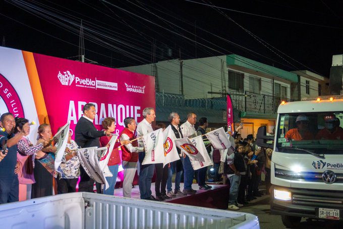 Arranca Pepe Chedraui el Programa Puebla Brilla con modernización de luminarias en Arboledas de Loma Bella