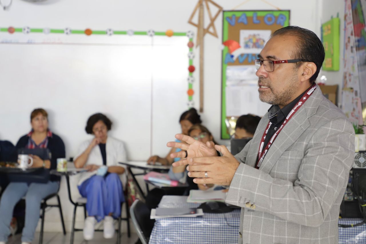 Imparte SMDIF pláticas sobre los derechos de las niñas, niños y adolescentes en las escuelas de la Capital