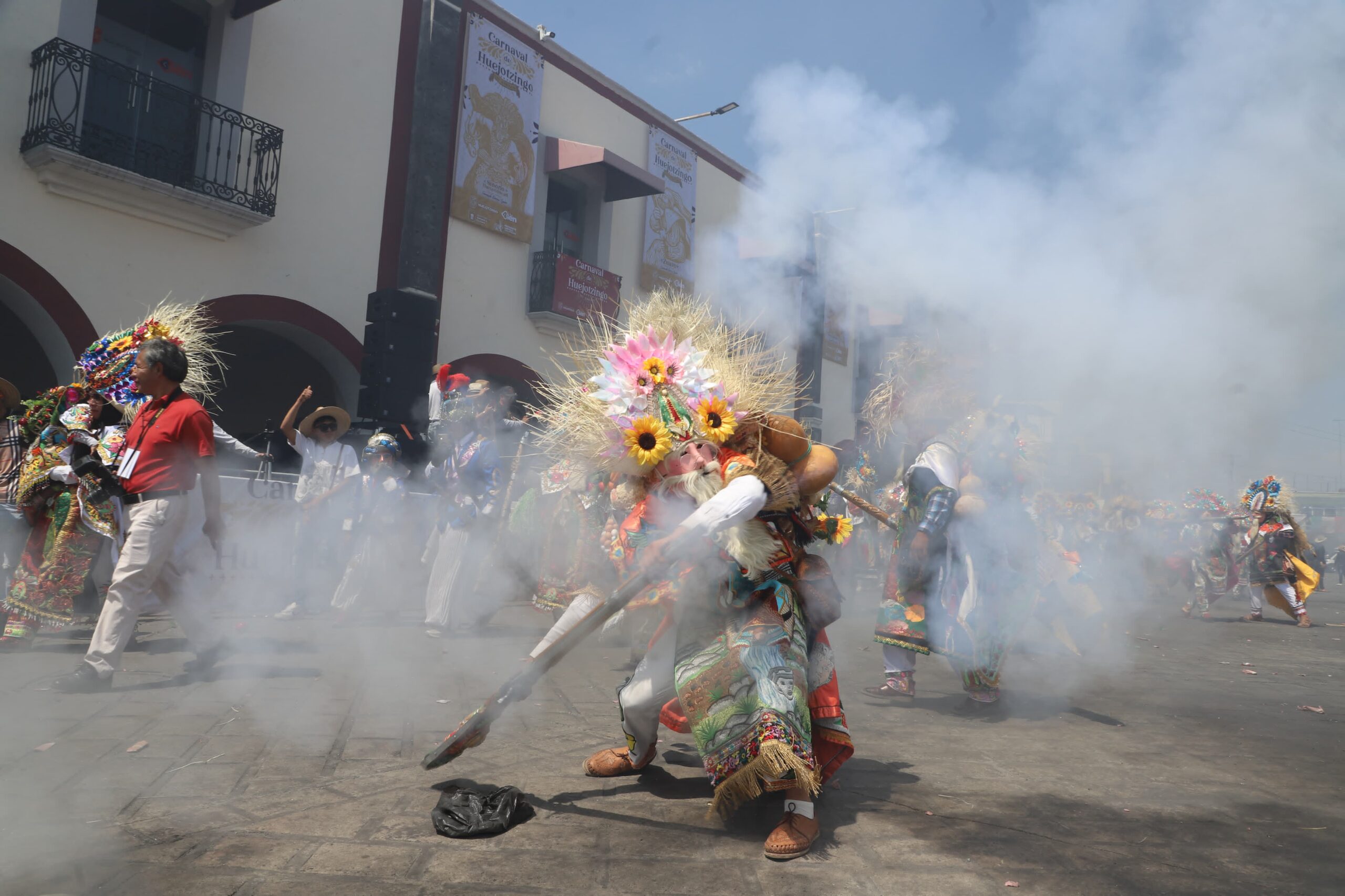 Actividad de huehues en el Centro Escolar Niños Héroes de Chapultepec