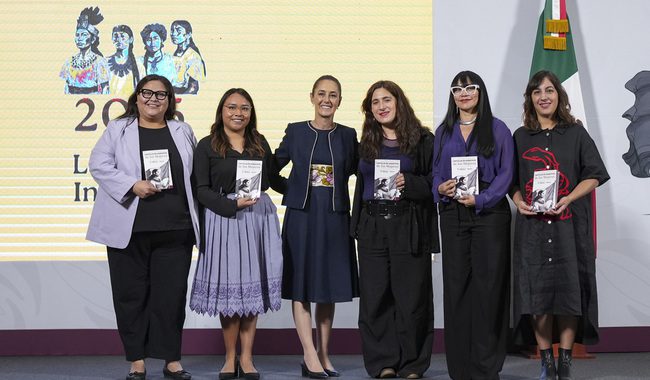 Presidenta Claudia Sheinbaum presenta la Cartilla de Derechos de las Mujeres en el marco del 8M