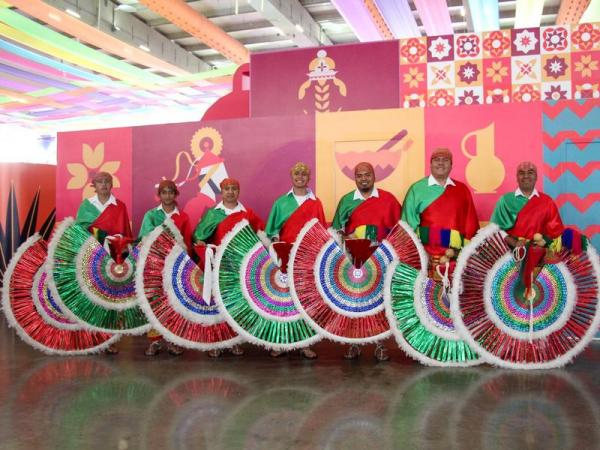 Foro Cultural atrae miles de visitantes en Feria de Puebla