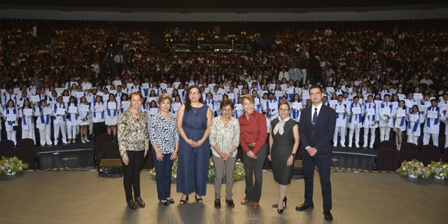Los médicos nunca deben perder su sensibilidad y sentido humanitario: Rectora Lilia Cedillo