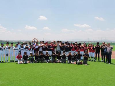 Acatzingo, sede de encuentro entre estudiantes y beisbolistas profesionales