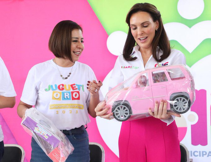 Fortalece SMDIF su relación con las empresas para regalar alegrías y sonrisas a las y los niños que más lo necesitan