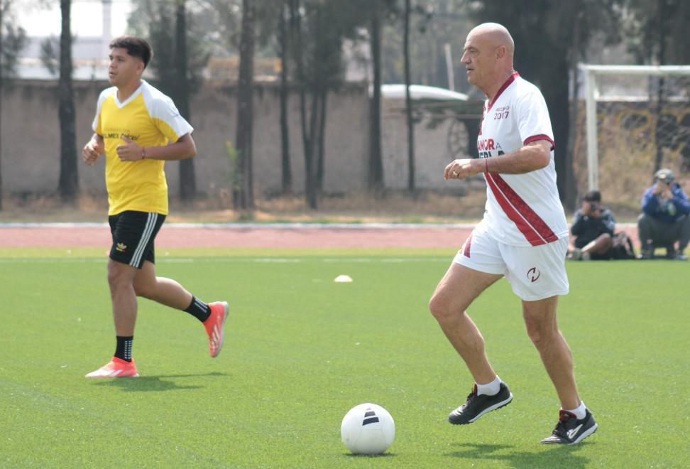 «Chelis» regresa a las canchas para celebrar a la niñez poblana