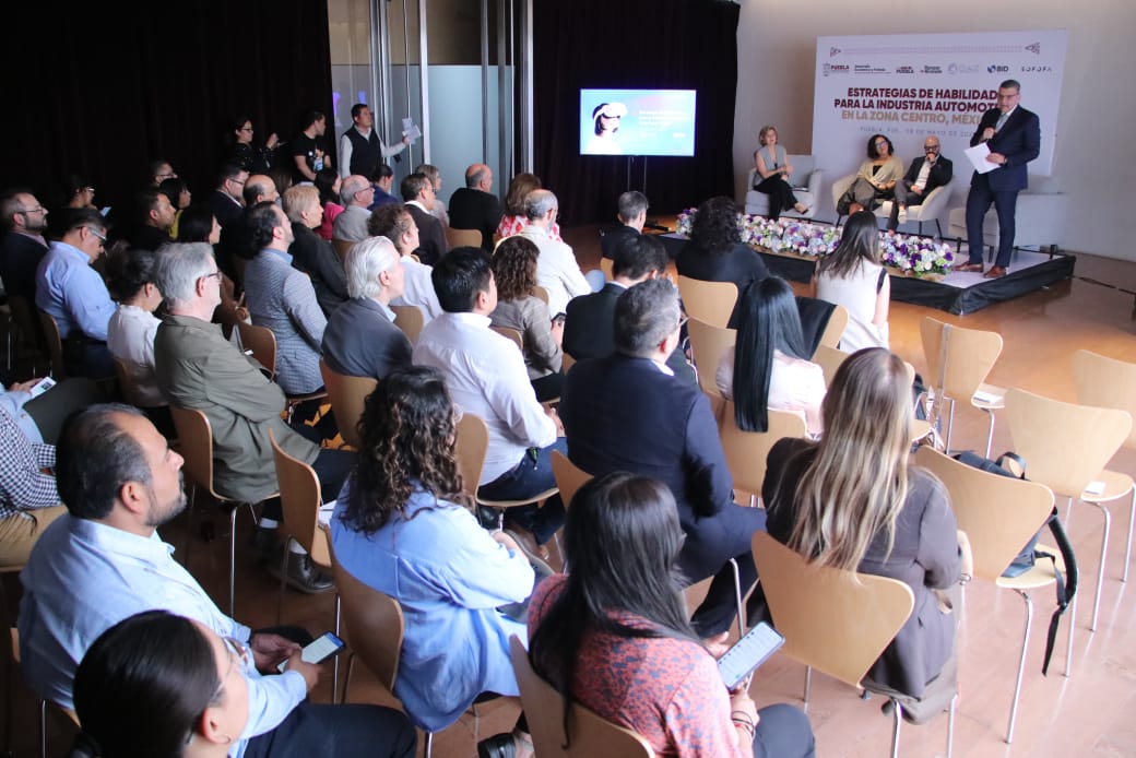 Gobierno estatal y empresas automotrices fortalecen competitividad de la industria