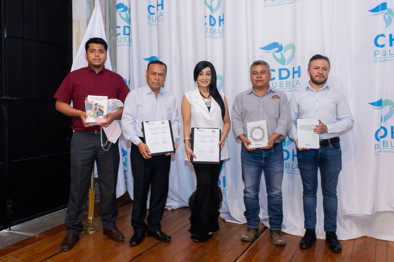 Firman convenio CDH Puebla y UIEP