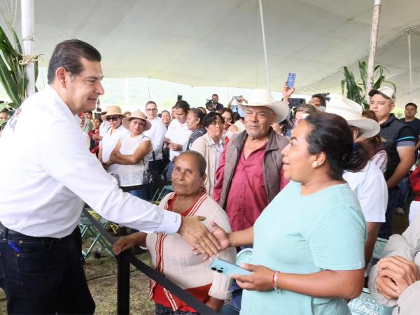 Entrega Gobierno de Puebla mdp para fortalecer el campo y obra comunitaria