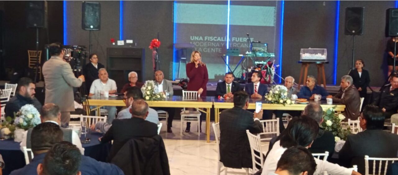 Reconoce la Fiscal General Idamis Pastor Betancourt compromiso y entrega de padres trabajadores de la institución