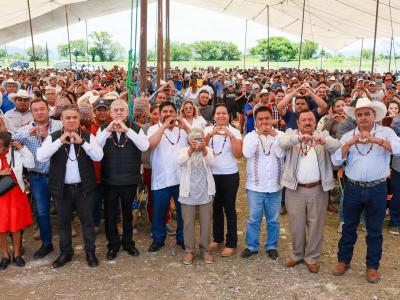 En Huatlatlauca, Gobierno de Puebla entrega más de 11 mdp en insumos para el campo