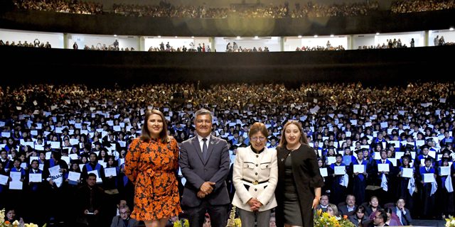 Preside Rectora Lilia Cedillo graduación de egresados de las preparatorias del Complejo Regional Centro y de la Lázaro Cárdenas 