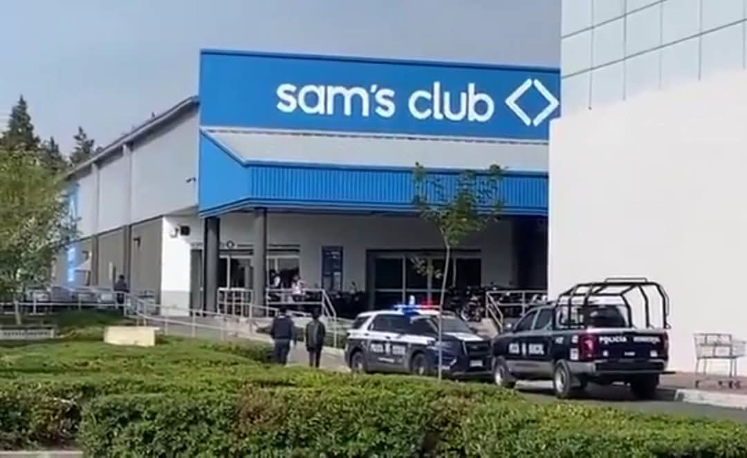 Roban más de 20 celulares en Sam’s Club de Plaza San Diego; huyen en motocicleta