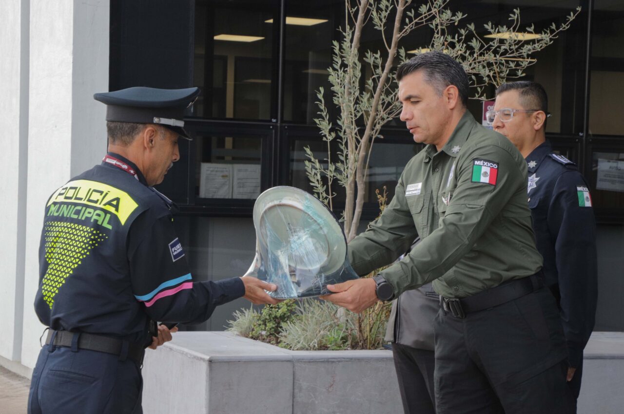 Reconoce la SSC a elemento de la Policía de la Ciudad, por sus 35 años de servicio