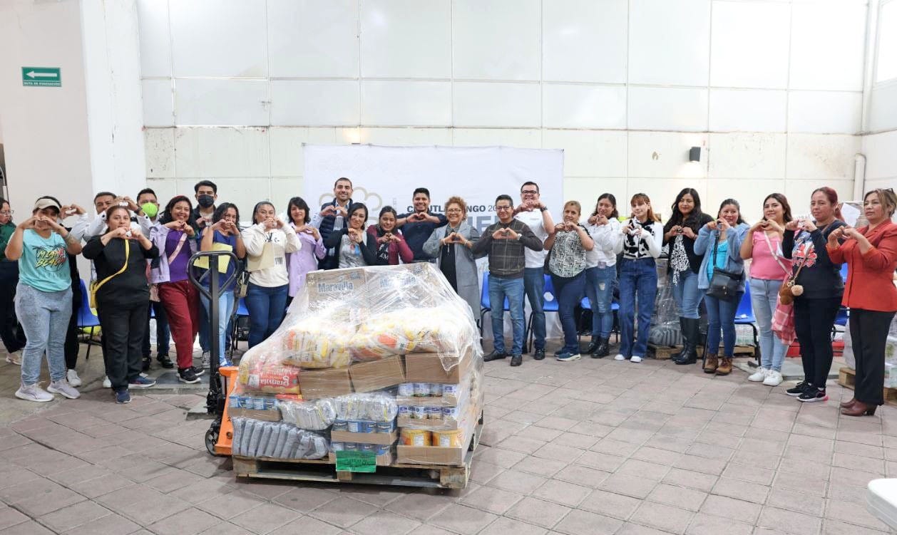 Omar Muñoz y Tere Alfaro entregan insumos alimentarios a escuelas