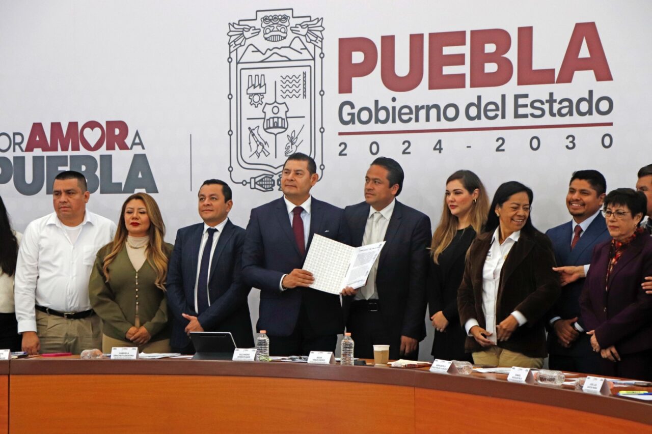 Firma Omar Muñoz convenio para brindar seguridad patrimonial a los ciudadanos