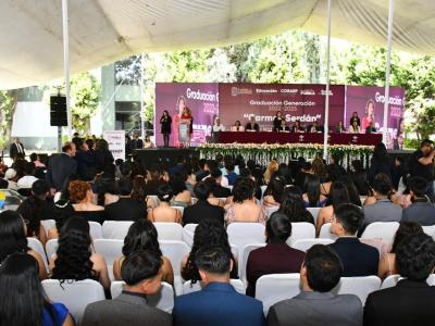 UTH apadrina a 210 egresados del Cobaep 18