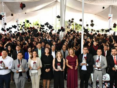 UTH egresa 628 profesionistas y reafirma consolidación en la formación de talento