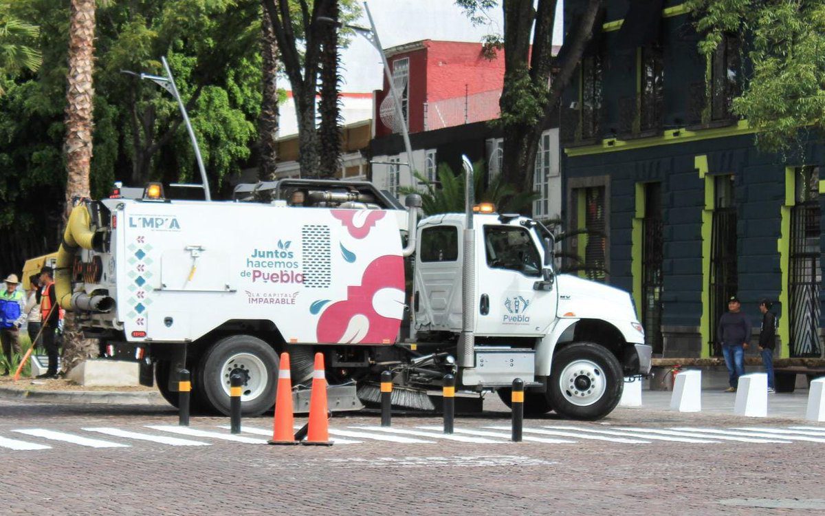 Refuerza Gobierno de la Ciudad limpieza urbana con barredoras mecánicas para prevenir inundaciones