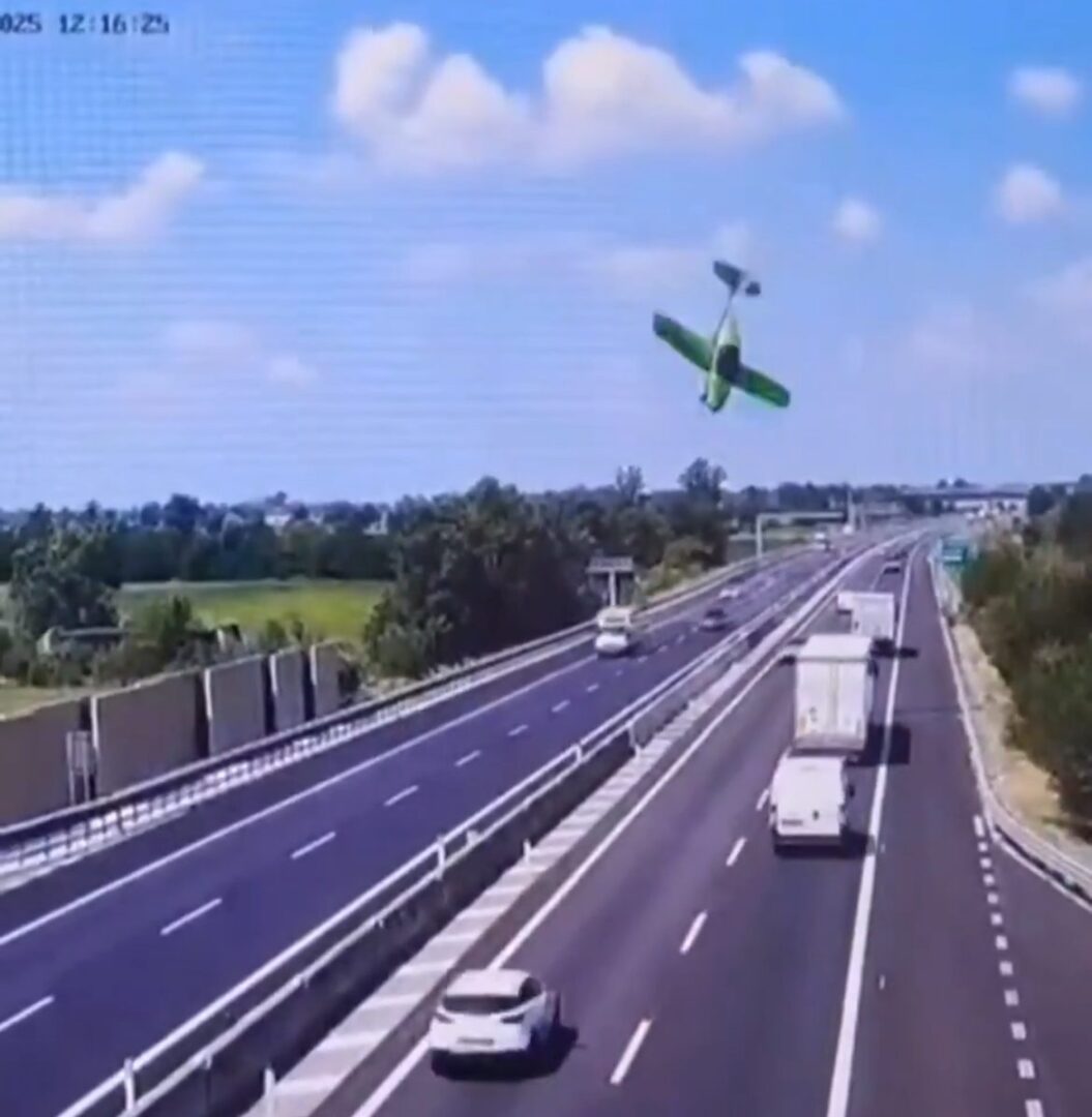Tragedia en Italia: avioneta se estrella sobre autopista en Brescia y deja dos muertos