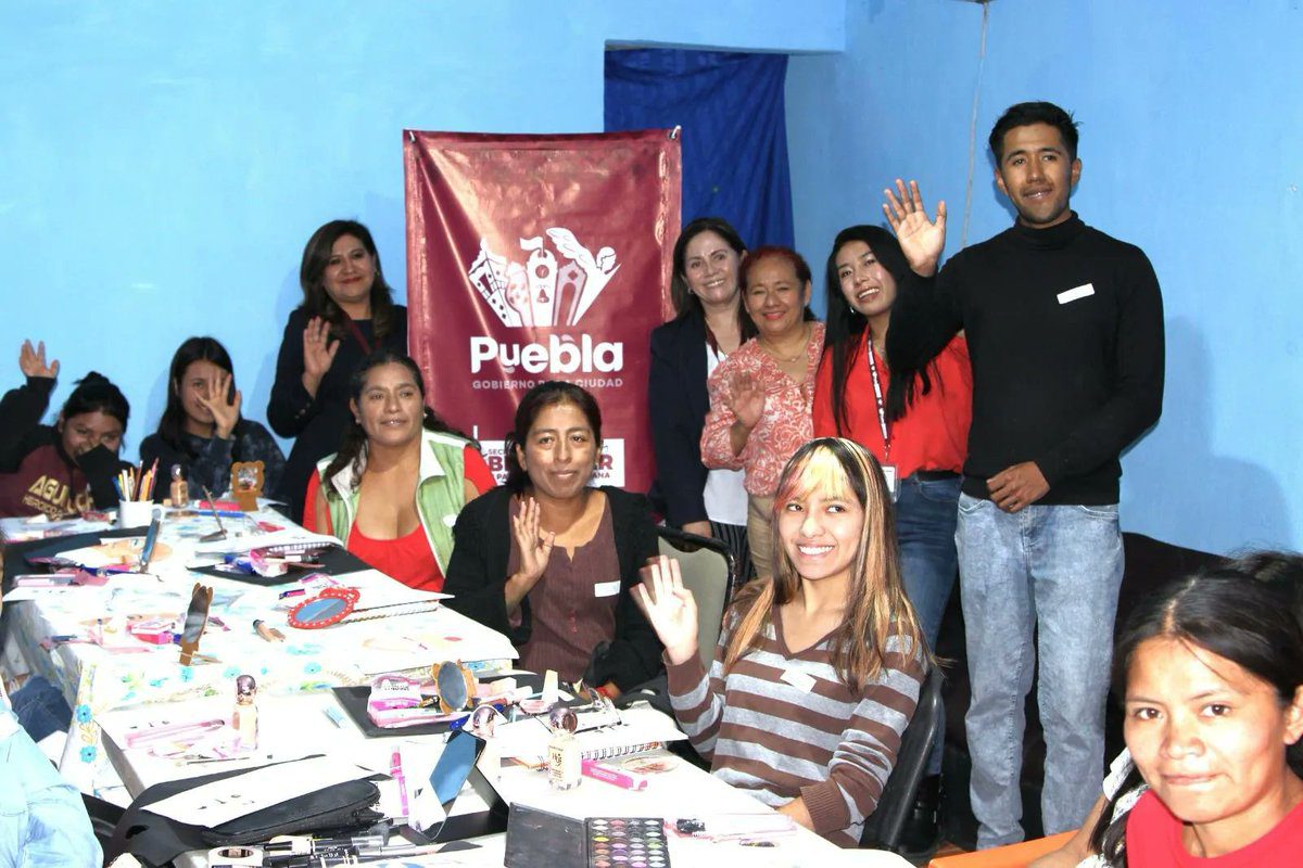 Promueve Gobierno de la Ciudad desarrollo de mujeres en Romero Vargas a través de cursos para el autoempleo