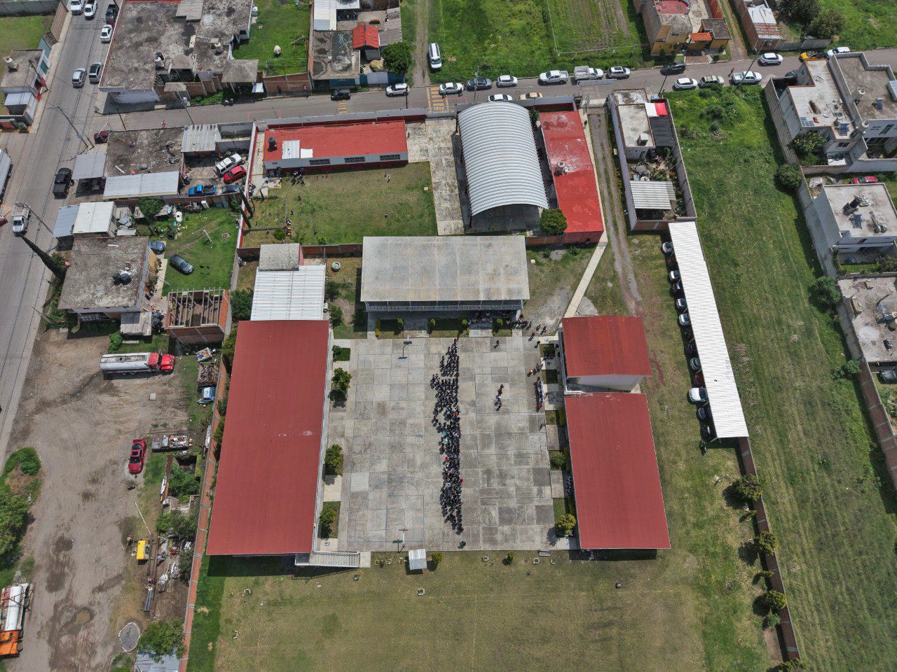 Arranca Omar Muñoz construcción de arco techos en bachilleratos de San Lorenzo Almecatla