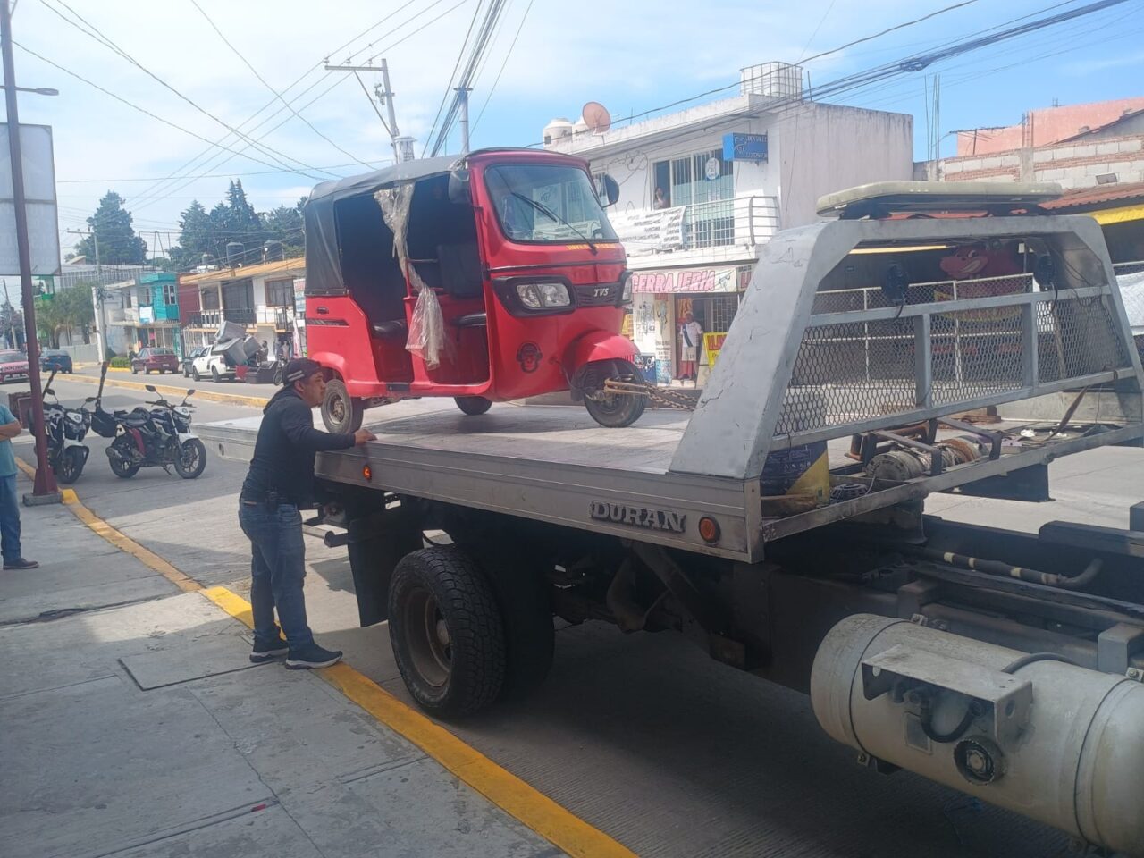 Dirección de Vialidad de Cuautlancingo asegura mototaxis que circulaban de manera irregular