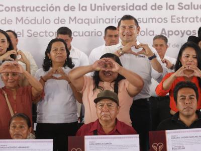 Por seguridad ambiental, gobierno entrega en la mixteca recicladoras de PET
