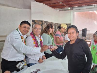 Credencialización brinda certeza al sector artesanal poblano